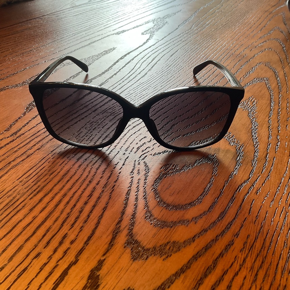 Coach - NWOT .Black Full Rim Square Women's Black Sunglasses - Picture 5 of 10
